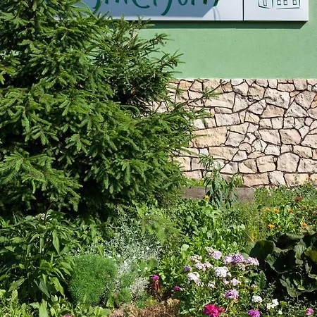 Vakantieboerderij Dom Noclegowy „pod Mnichem” *